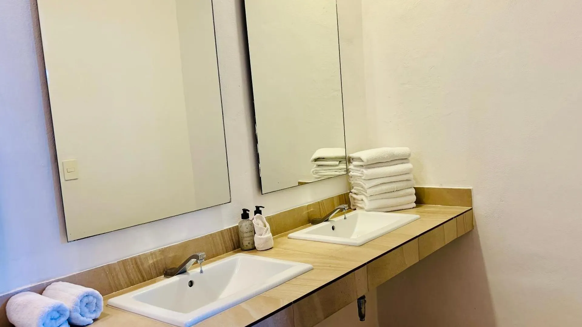 Digital Nomads Hotel & Coliving Cancún
